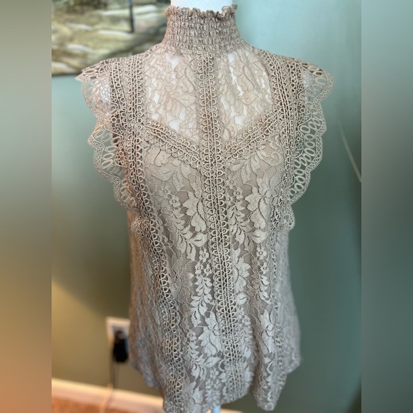 Cable & Gauge Tops - Cable & Gauge brand lace tan sleeveless top size M.